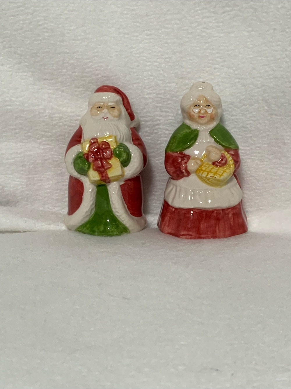 VTG Mr & Mrs Santa Claus Figural Salt & Pepper Shakers 3 Inch